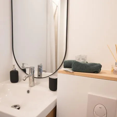 Aux Pieds Du Cube, Troyes, Parking Et Wi-fi Fibre *