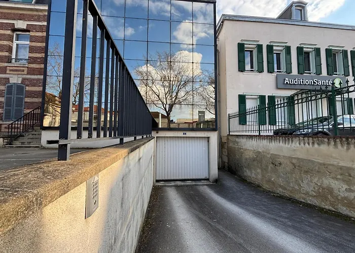 - Aux Pieds Du Cube Troyes