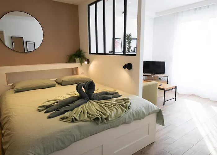 - Aux Pieds Du Cube Troyes