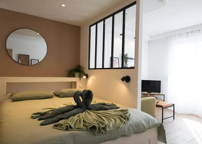 - Aux Pieds Du Cube Apartamento