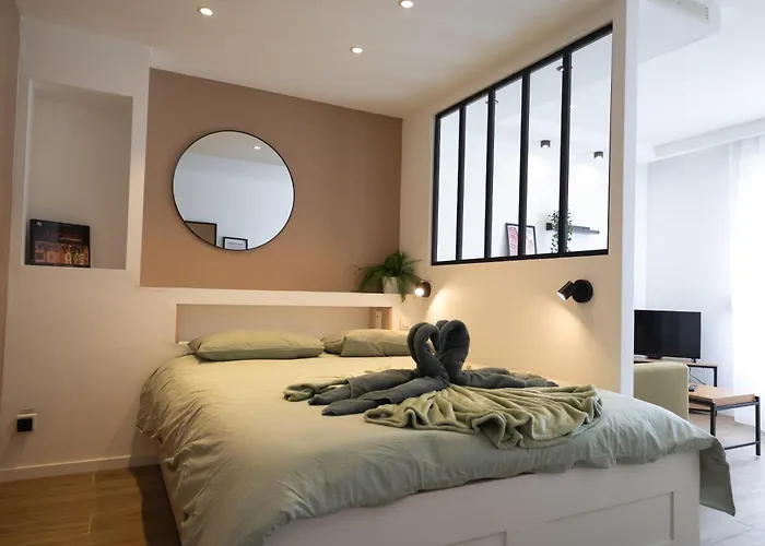 - Aux Pieds Du Cube Troyes