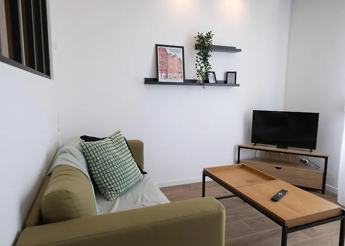 - Aux Pieds Du Cube Apartamento