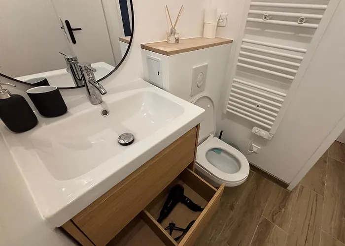 - Aux Pieds Du Cube Troyes